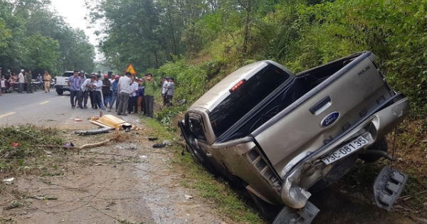 Ô tô lao vào vách núi, hai cán bộ công an thương vong
