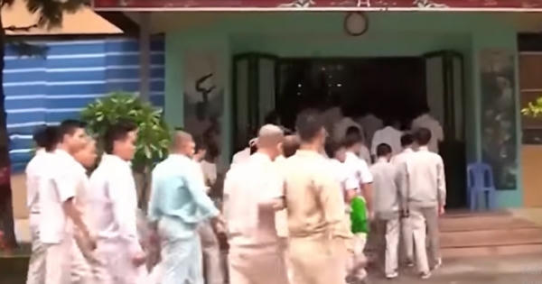 Kế ve sầu thoát xác của cựu sinh viên giết người