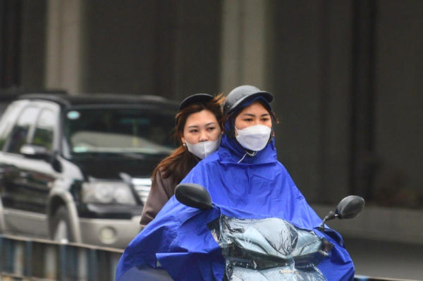 Hà Nội đón không khí lạnh, trời chuyển mưa mát