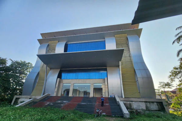 Dự án Trung tâm bảo tồn và phát huy di sản dân ca ví dặm Nghệ Tĩnh gần 10 năm...để cỏ mọc Dự án Trung tâm bảo tồn và phát huy di sản dân ca ví dặm Nghệ Tĩnh gần 10 năm...để cỏ mọc