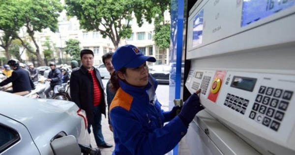 Ngày mai giá xăng có thể giảm bao nhiêu?