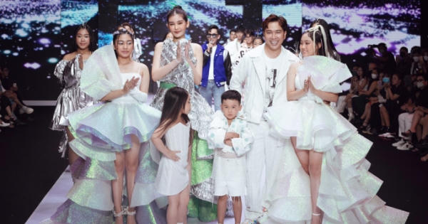 Mẫu nhí Suri Phương Anh - Khánh Ngọc sải bước chuyên nghiệp kết màn cùng Hoa hậu Lê Âu Ngân Anh Mẫu nhí Suri Phương Anh - Khánh Ngọc sải bước chuyên nghiệp kết màn cùng Hoa hậu Lê Âu Ngân Anh