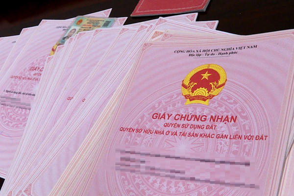 Có phải sửa đổi thông tin trên sổ đỏ khi thay đổi địa chỉ, thẻ căn cước?