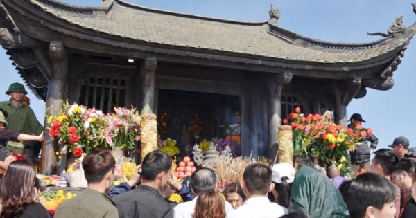 Gần 100 nghìn lượt du khách đến với núi thiêng Yên Tử đầu năm mới