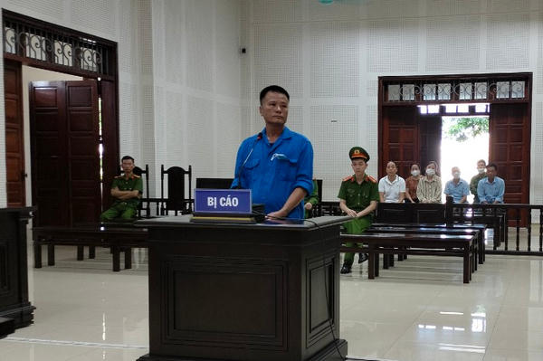 Quảng Ninh: 8 năm tù dành cho người đàn ông đấu điện vào cổng sắt để sát hại “bạn gái”