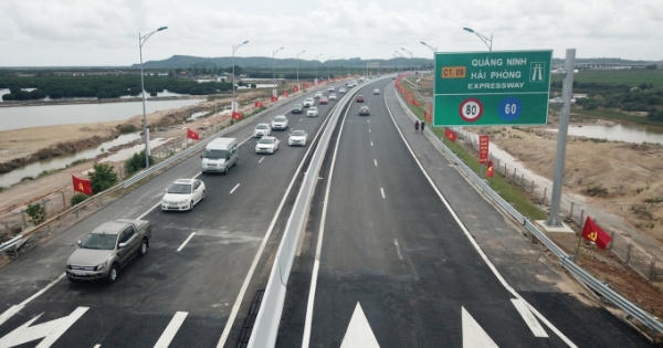 Du lịch dịp 2/9: Khách đổ về Hạ Long