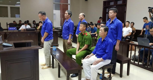 Clip Trùm bảo kê Hưng "kính" trả lời HĐXX khiến nhiều người tham dự phiên tòa 'sốc"