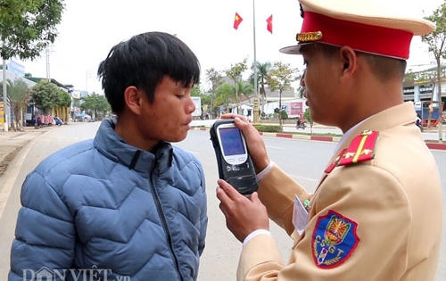 Uống rượu, bia sau bao lâu thì được lái xe?