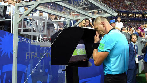 Vì sao UEFA không dùng VAR ở Champions League