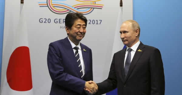 Tổng thống Putin xin lỗi Thủ tướng Nhật Bản vì cuộc hội đàm với ông Trump Tổng thống Putin xin lỗi Thủ tướng Nhật Bản vì cuộc hội đàm với ông Trump