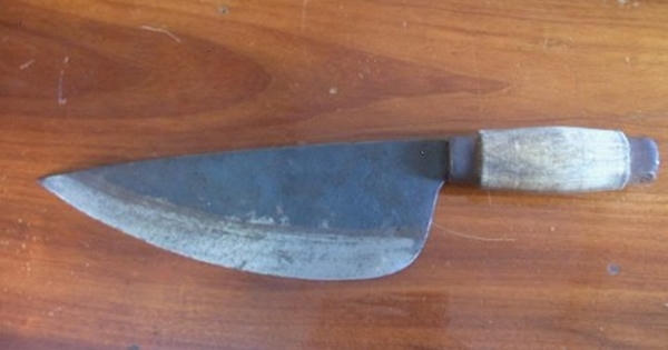 Ông bố nhẫn tâm dùng dao đâm con gái và người yêu rồi tự tử bất thành