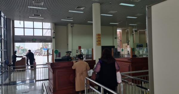 Cửa khẩu Bắc Luân I vắng vẻ trong ngày đầu khôi phục xuất, nhập cảnh
