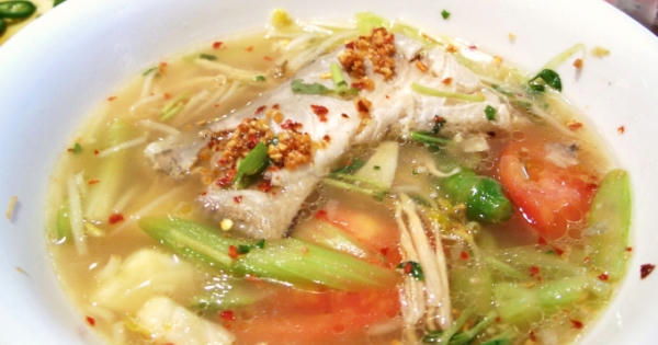Mát lành canh cá thát lát nấu cải xanh Mát lành canh cá thát lát nấu cải xanh