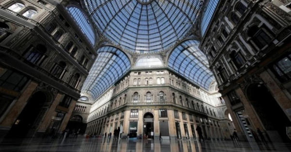Chùm ảnh đất nước Italia cổ kính, vắng vẻ giữa tâm dịch COVID-19