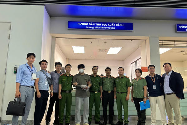 Bắt đối tượng truy nã quốc tế về tội giết người ở Thái Lan, trốn sang Hà Nội Bắt đối tượng truy nã quốc tế về tội giết người ở Thái Lan, trốn sang Hà Nội