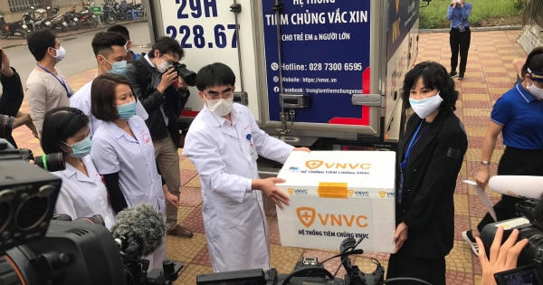 Vắc xin COVID-19: Khai thác kỹ tiền sử người được tiêm để hạn chế tác dụng phụ