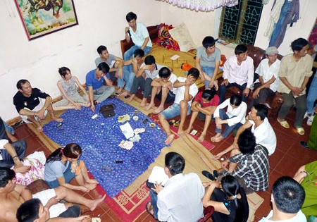 Đồng Nai: Bắt quả tang 15 đối tượng đánh bạc