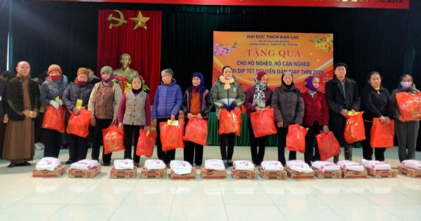 Đại Đức Thích Đạo Lạc trao quà Tết cho bà con hộ nghèo, cận nghèo Đại Đức Thích Đạo Lạc trao quà Tết cho bà con hộ nghèo, cận nghèo