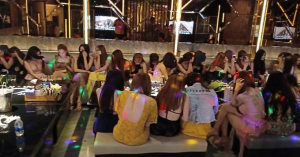 Nữ tiếp viên 13 tuổi trong tụ điểm ăn chơi nổi tiếng Sài Gòn