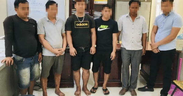 Bắt quả tang nhóm đối tượng có hành vi lừa dối khách hàng khi mua bán phế liệu Bắt quả tang nhóm đối tượng có hành vi lừa dối khách hàng khi mua bán phế liệu