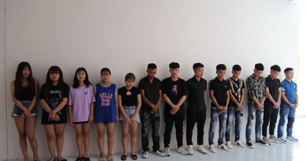 Vĩnh Phúc: Bắt quả tang 13 nam thanh, nữ tú đang “bay, lắc” trong quán karaoke