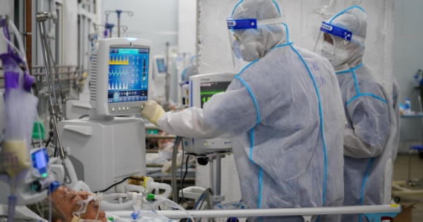 Việt Nam có gần 800 ca mắc COVID-19 nặng đang thở máy, ECMO