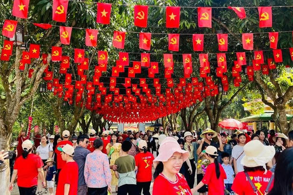 Ngành Du lịch nhiều địa phương "bội thu" dịp nghỉ lễ