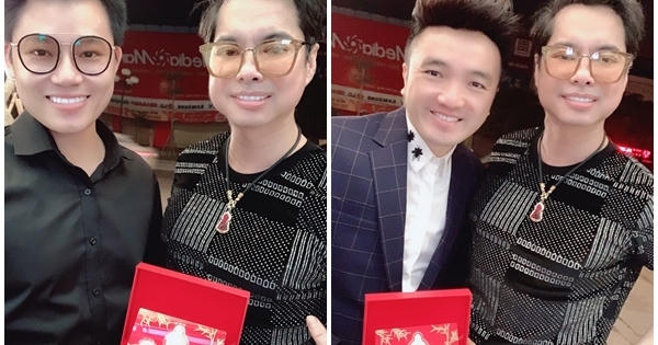 Danh ca Ngọc Sơn gây sốc chi hàng trăm triệu mua vàng tặng học trò và khán giả