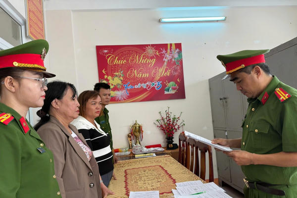 Tạo câu chuyện giả mua được 'nải chuối bằng vàng' để lừa tiền