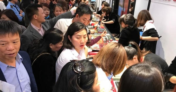 Trượt giảm, giá vàng trong nước rời xa mức đỉnh phiên đầu tuần Trượt giảm, giá vàng trong nước rời xa mức đỉnh phiên đầu tuần
