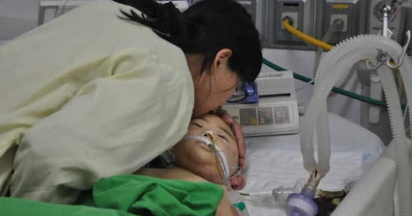 Rơi lệ  "thiên thần nhỏ" hiến tặng ánh sáng vào đúng ngày sinh nhật 4 tuổi