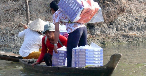 Chống buôn lậu, hàng giả: Một số đường dây có cán bộ 'bảo kê' Chống buôn lậu, hàng giả: Một số đường dây có cán bộ 'bảo kê'