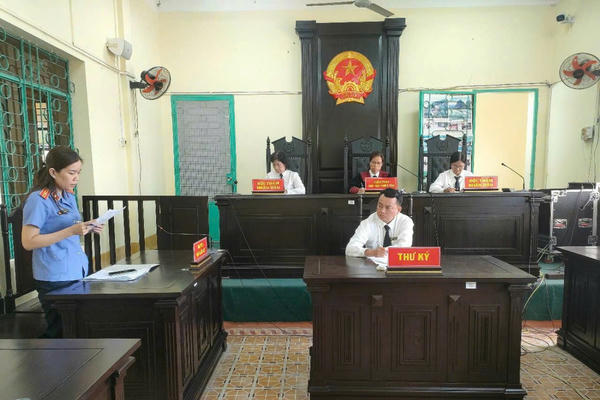 Mang hung khí đi “xử lý” vì mâu thuẫn Facebook, 4 thanh niên lĩnh án tù