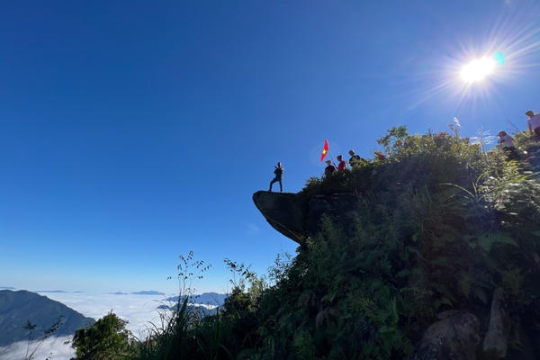 Hẹn nhau ở 'thiên đường mây' Tà Xùa
