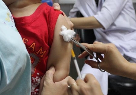 Từ tháng 9/2016 vắc xin bại liệt được đưa vào tiêm chủng mở rộng