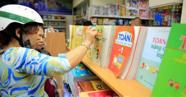 Cấm mọi hình thức 'khuyến khích' đưa sách tham khảo vào trường học Cấm mọi hình thức 'khuyến khích' đưa sách tham khảo vào trường học