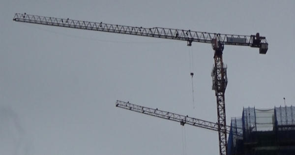 Hà Nội: Rùng mình "tử thần trên cao" đe doạ người dân