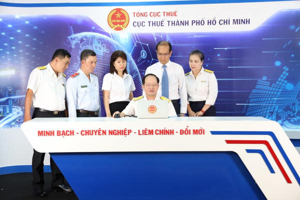 TP.HCM: 14 người nộp thuế trúng thưởng hóa đơn may mắn quý I năm 2024 TP.HCM: 14 người nộp thuế trúng thưởng hóa đơn may mắn quý I năm 2024