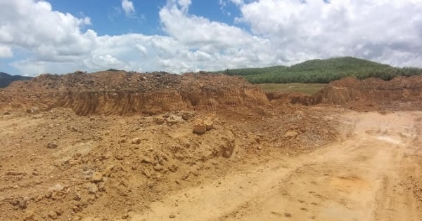 Để xảy ra tình trạng khai thác khoáng sản trái phép, Chủ tịch xã bị tạm đình chỉ công tác