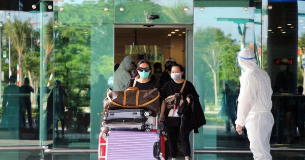 Thủ tướng: Phòng chống dịch phù hợp khi áp dụng 'hộ chiếu vắc xin'