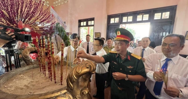 Đồng Nai: Lãnh đạo huyện Nhơn Trạch dâng hương viếng Đền thờ Liệt sĩ Đồng Nai: Lãnh đạo huyện Nhơn Trạch dâng hương viếng Đền thờ Liệt sĩ