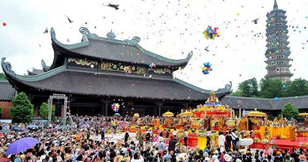 Những ý kiến trái chiều xung quanh việc xây chùa to, tượng lớn Những ý kiến trái chiều xung quanh việc xây chùa to, tượng lớn