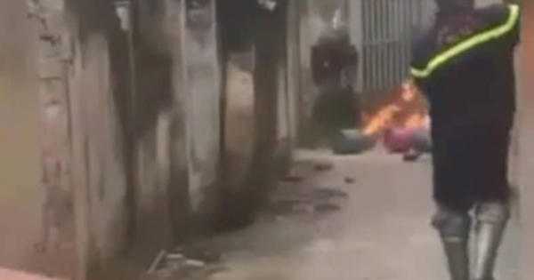 Con rể ôm 4 bình gas đến đốt nhà bố mẹ vợ