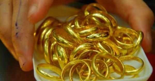 Giá vàng hôm nay 12/9: Tiếp tục giảm sâu thêm theo giá vàng thế giới