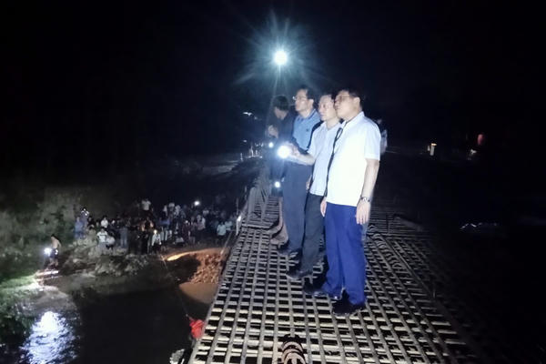 7 học sinh đi tắm suối bất ngờ bị lũ cuốn trôi tại Quảng Ninh