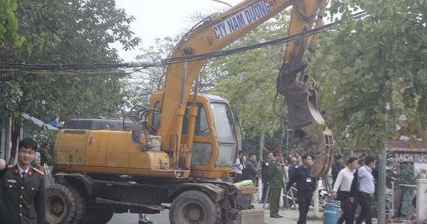 [Chùm ảnh]: Cưỡng chế các du thuyền, nhà nổi trên Hồ Tây