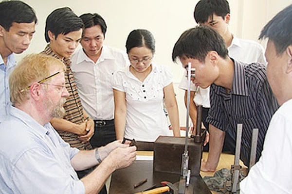 Chính phủ ban hành quy định mới về cấp giấy phép cho lao động nước ngoài tại Việt Nam