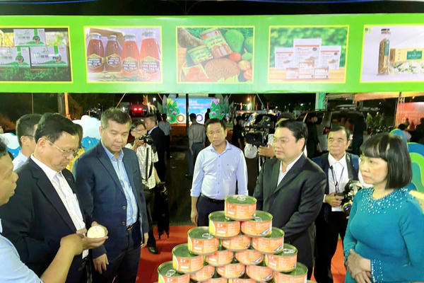 Khai mạc Hội chợ Thương mại OCOP biên giới Việt Nam - Campuchia tại An Giang