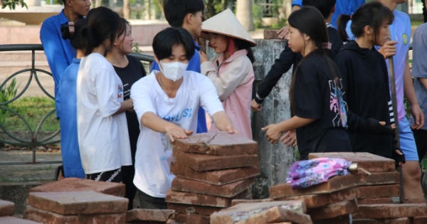 Vụ hàng chục học sinh lao động trên công trường dự án 30 tỷ: Giám đốc Sở Giáo dục Điện Biên yêu cầu báo cáo