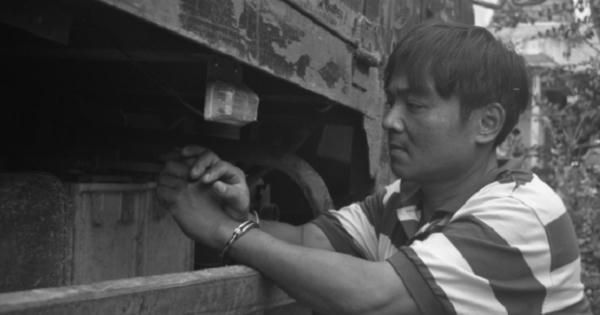 Hé Lộ “độc chiêu” trộm bình ắc quy xe ô tô Hé Lộ “độc chiêu” trộm bình ắc quy xe ô tô